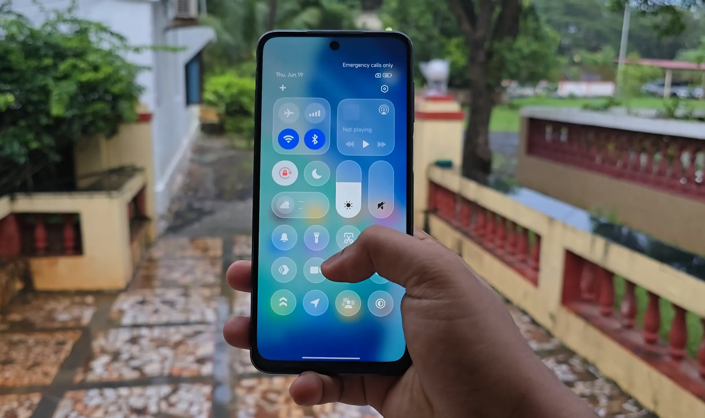 Get iOS 26 Control Centre on HyperOS 2